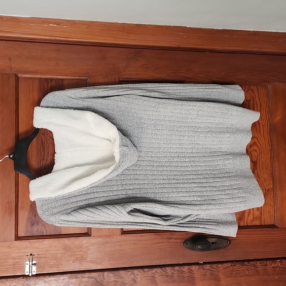 Junior's No Boundries Hooded Cardigan. Size XXL (19) - Picture 2 of 3